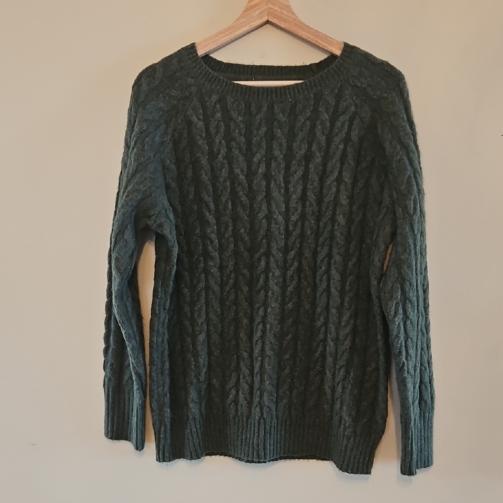 NWOT - Max Studio Dark Green Cable Knit Sweater